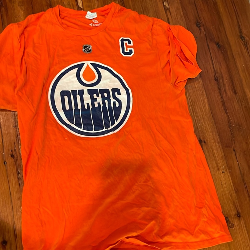 Men’s Medium Conner Mcdavid shirt